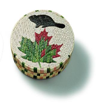 Round quilled birchbark box with lid