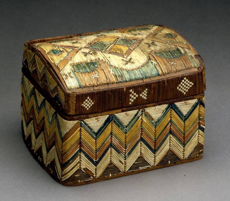 Rectangular quilled box with lid