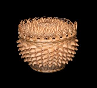Small acorn basket with lid